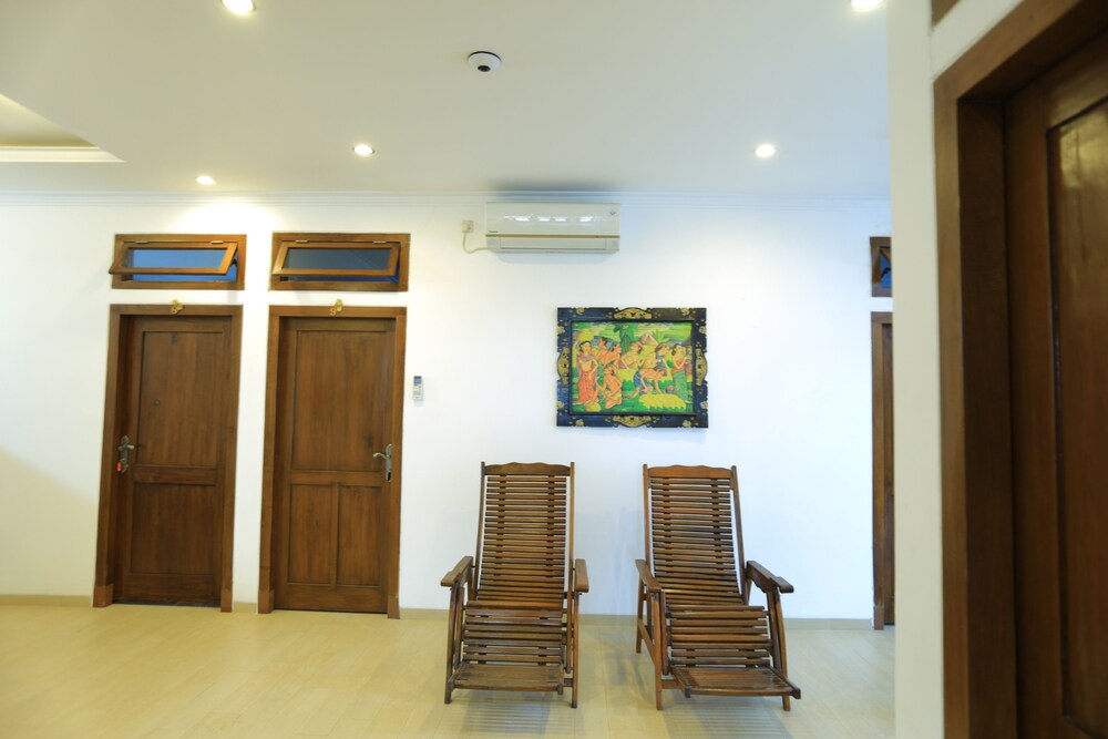 RedDoorz Plus near Lempuyangan Station 4 32/42