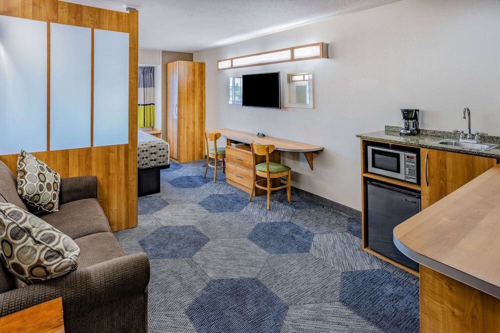 Microtel Inn & Suites By Wyndham Johnstown 24/37