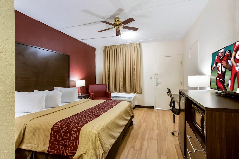Red Roof Inn & Suites Statesboro - University 12/45
