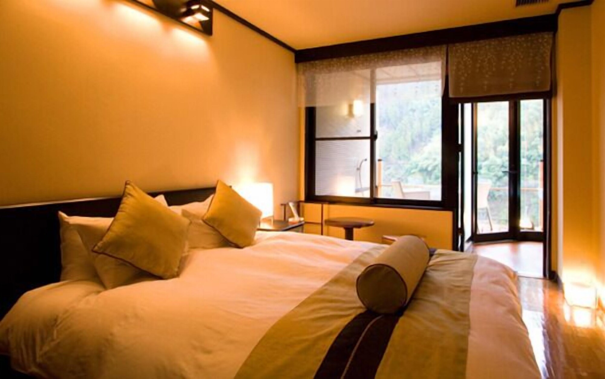 Deluxe, Queen Bed, Outdoor Bath