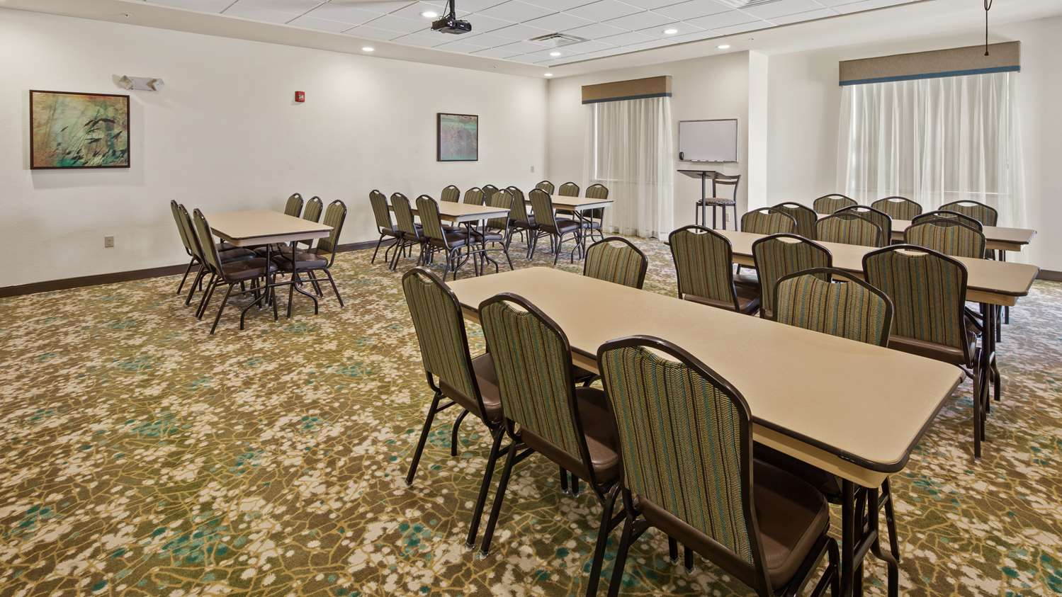 Best Western Lindsay Inn Suites 21/24