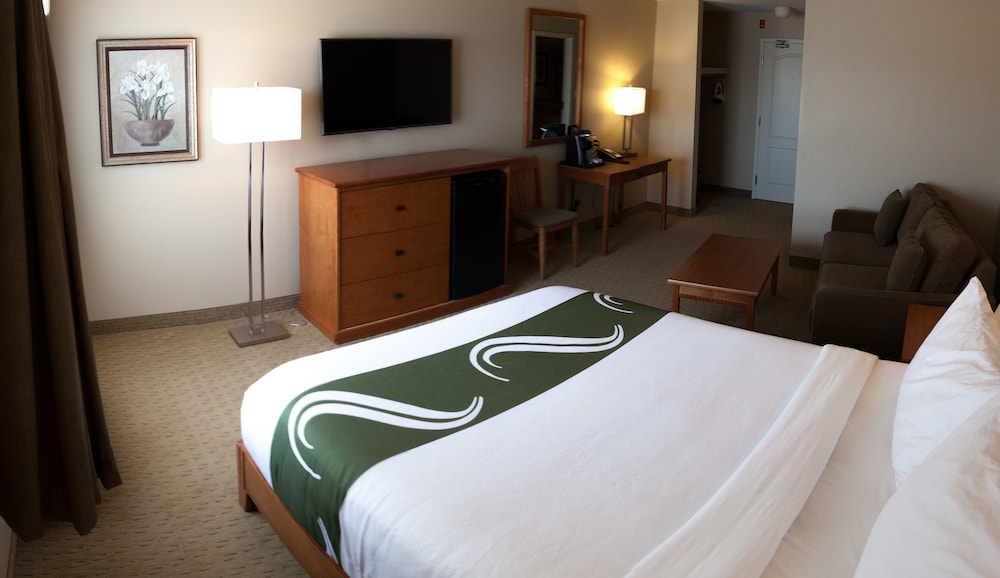 Amsterdam Inn & Suites, an Ascend Collection Hotel 11/28