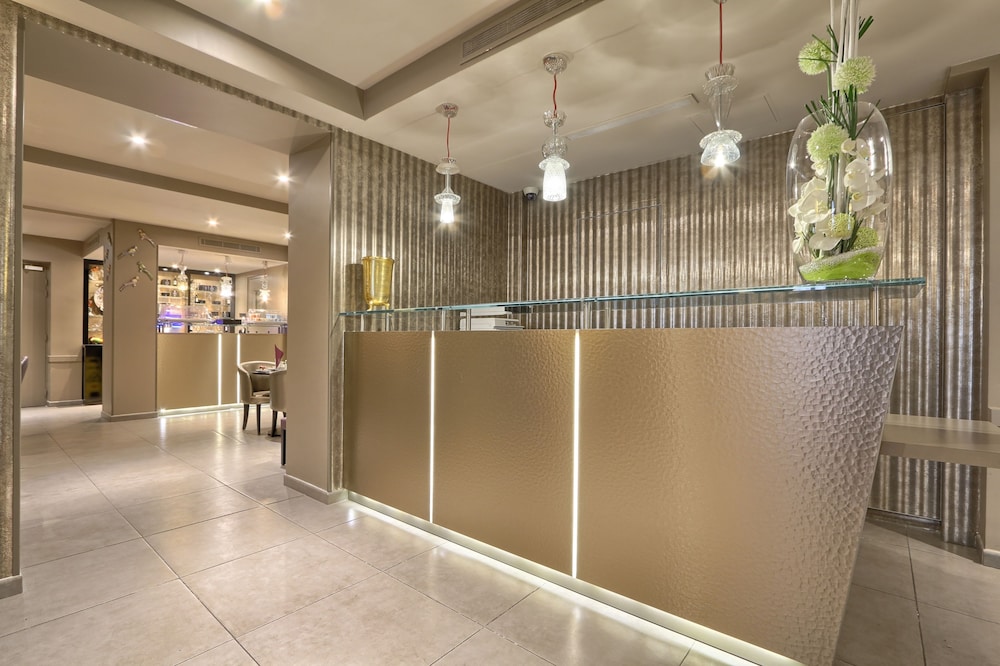Hotel Mondial 11/100