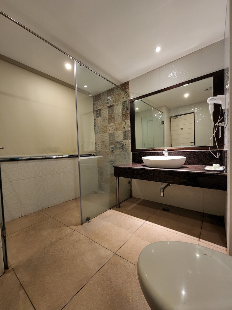 Hotel Preethi International 50/50