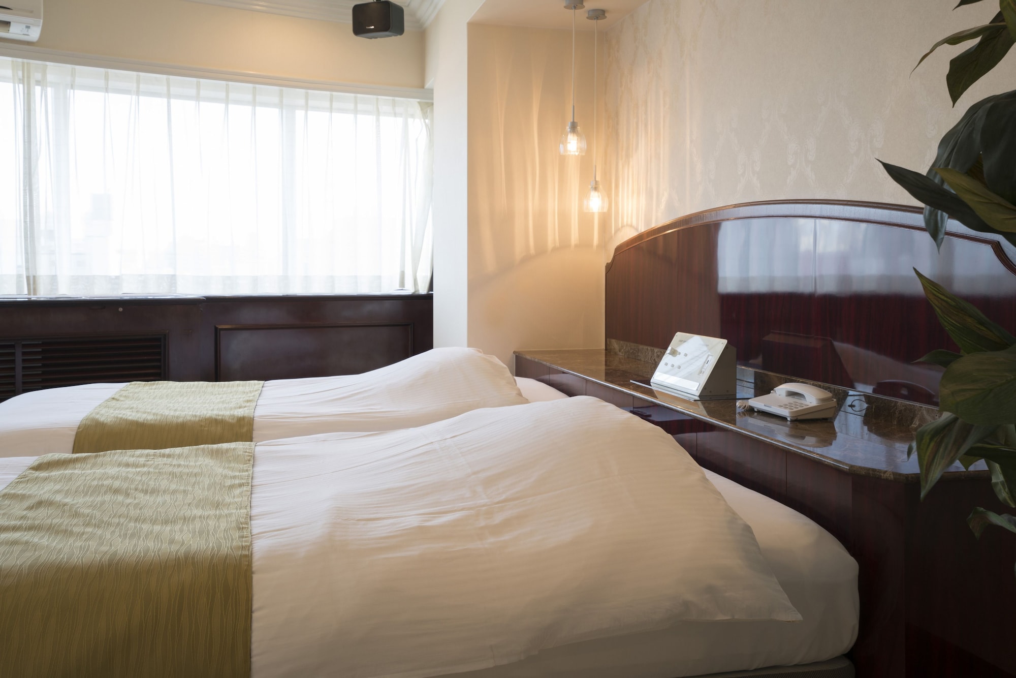DELUXE, TWIN BEDS