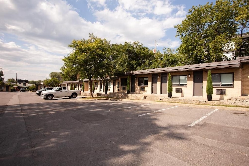 Motel Newstar Laval 31/38