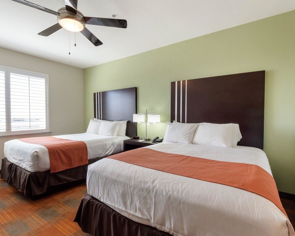 Quality Inn and Suites Victoria East 8/38