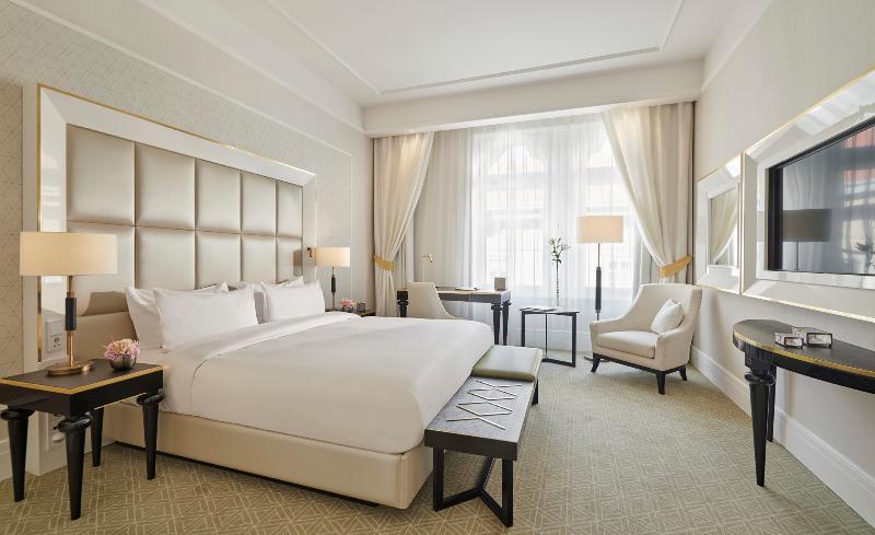 Side Residence, King Bed