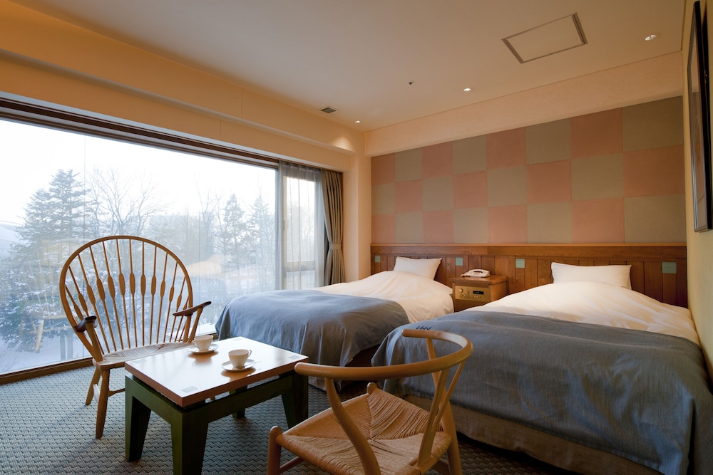 Garden, Twin Beds