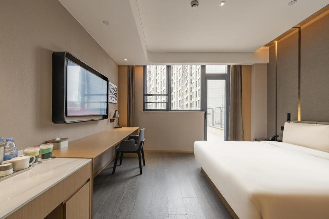 Shanghai Lingang New Town Atour Hotel 15/24