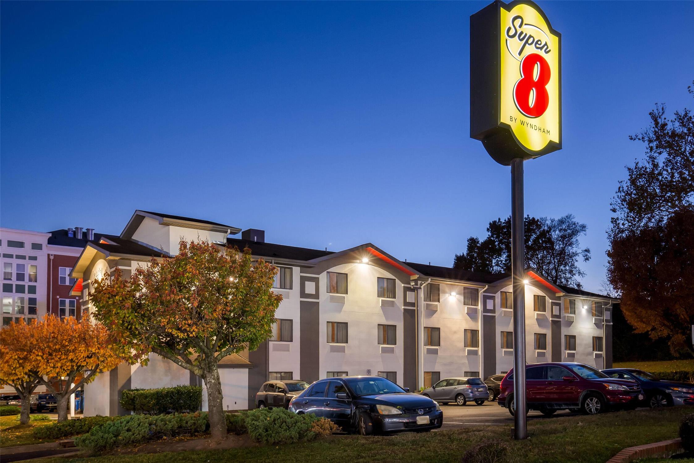 Super 8 By Wyndham College Park Wash Dc Area 2/17