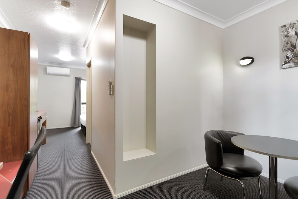 MACKAY RESORT MOTEL 46/65