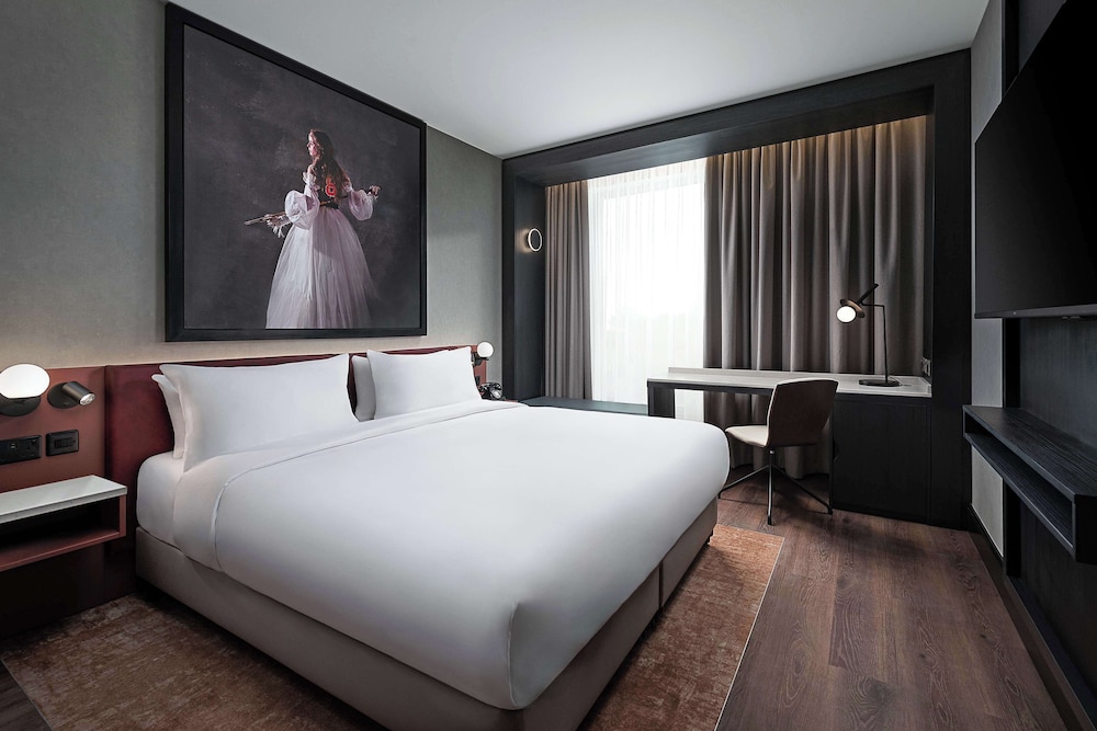 Radisson RED Galway 7/49