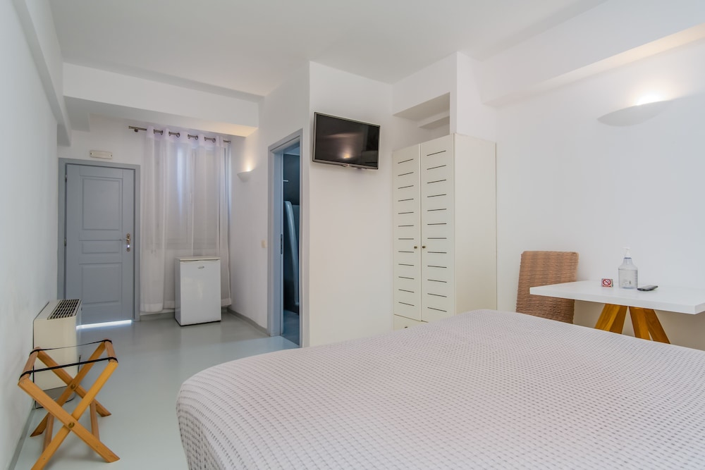Central Fira Hotel 15/62