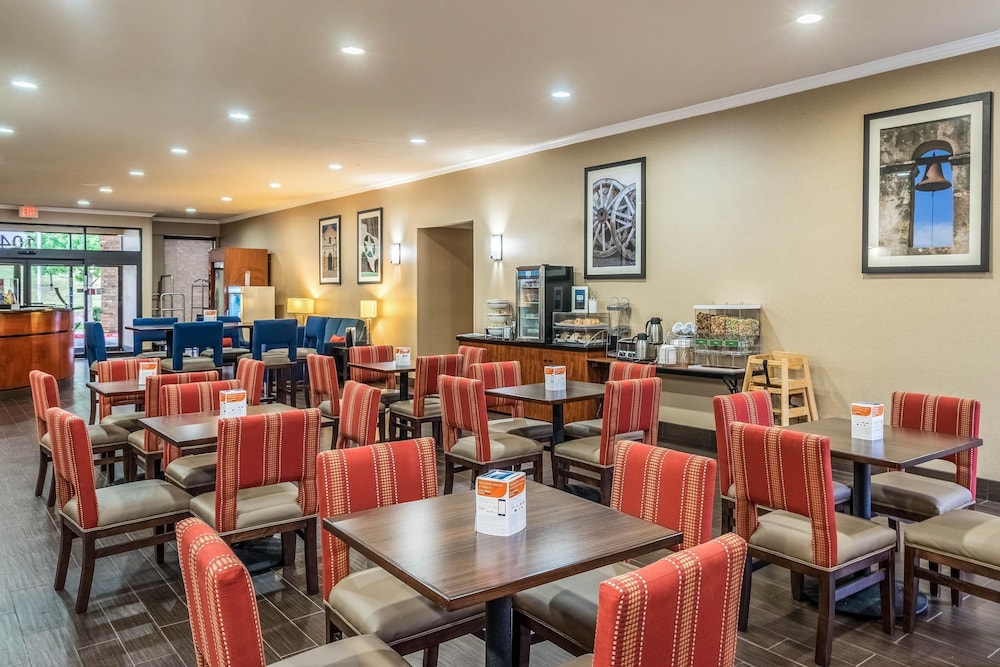 Comfort Suites Near Texas State University 26/32