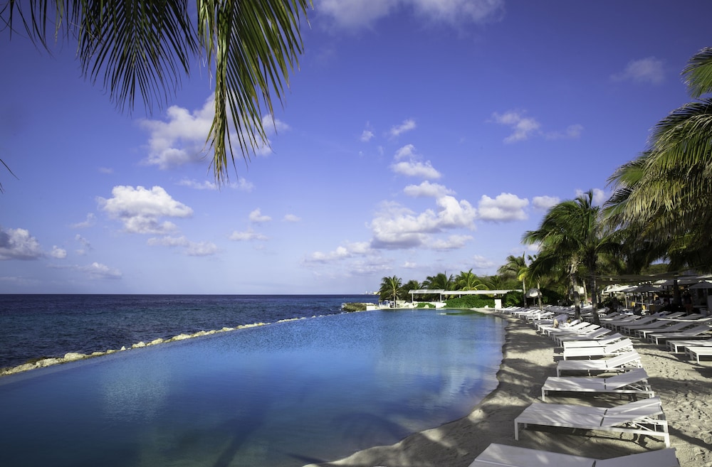 Papagayo Beach Hotel 33/76