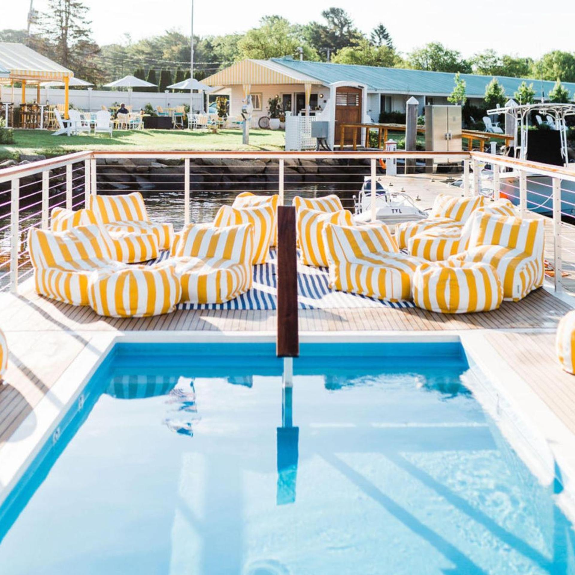 Yachtsman Hotel & Marina Club 45/60