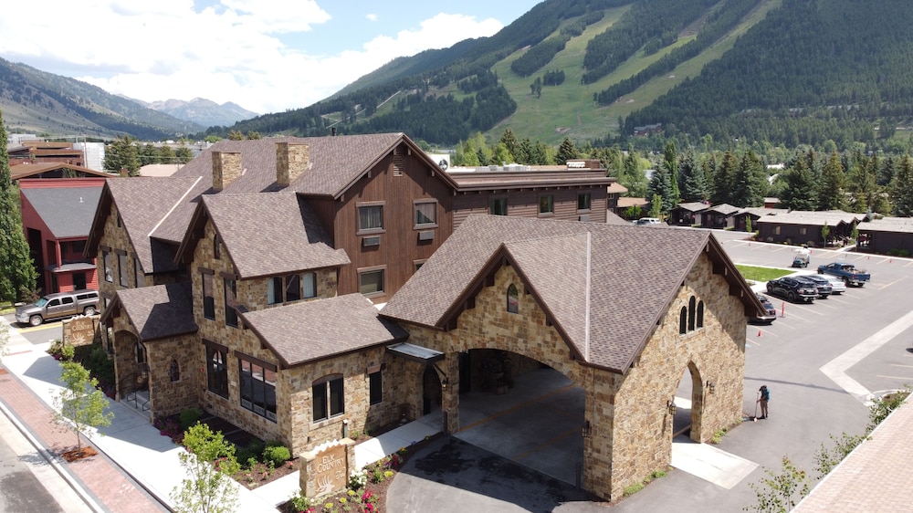 Elk Country Inn 65/68
