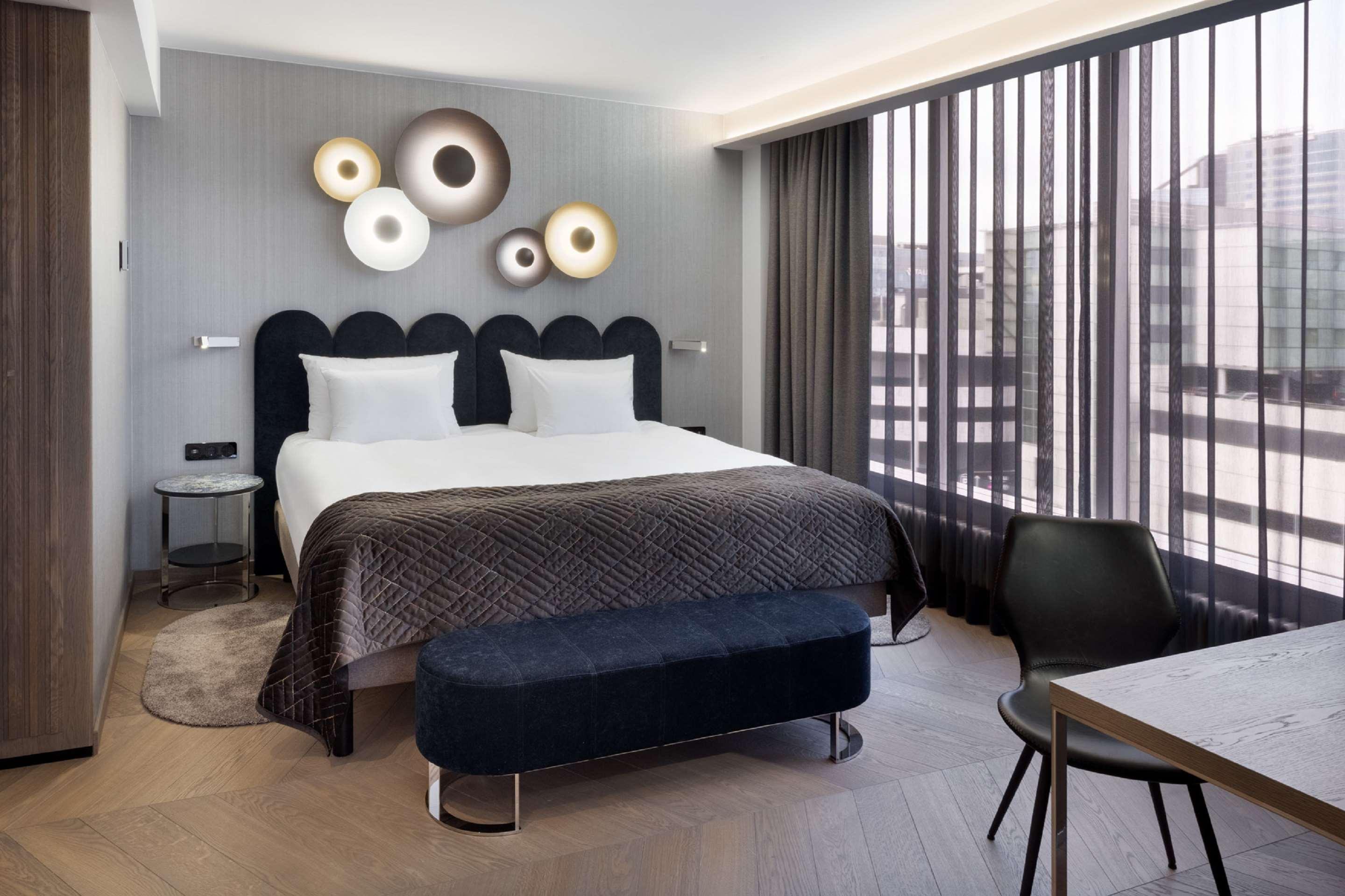 Executive, Suite, King Bed, City View, Living Area, Bathtub