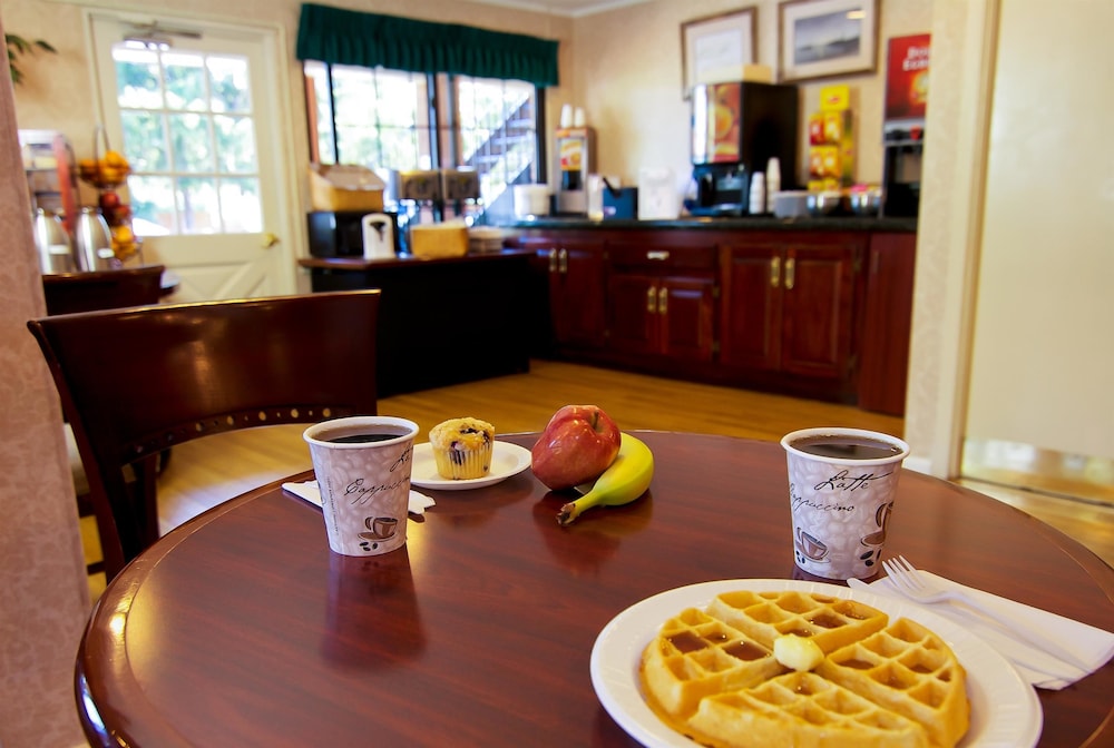 SureStay Plus by Best Western Woodbury Inn 32/35