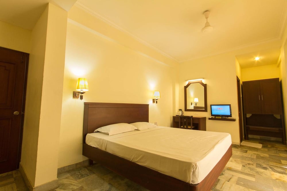 HOTEL AISWARYA 14/28