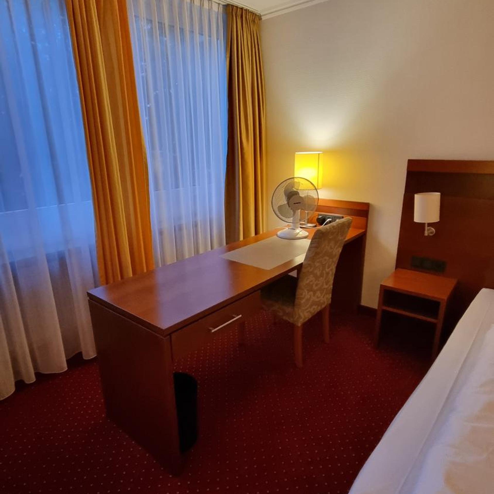 ROSENPARK LAURENSBERG HOTEL 31/45