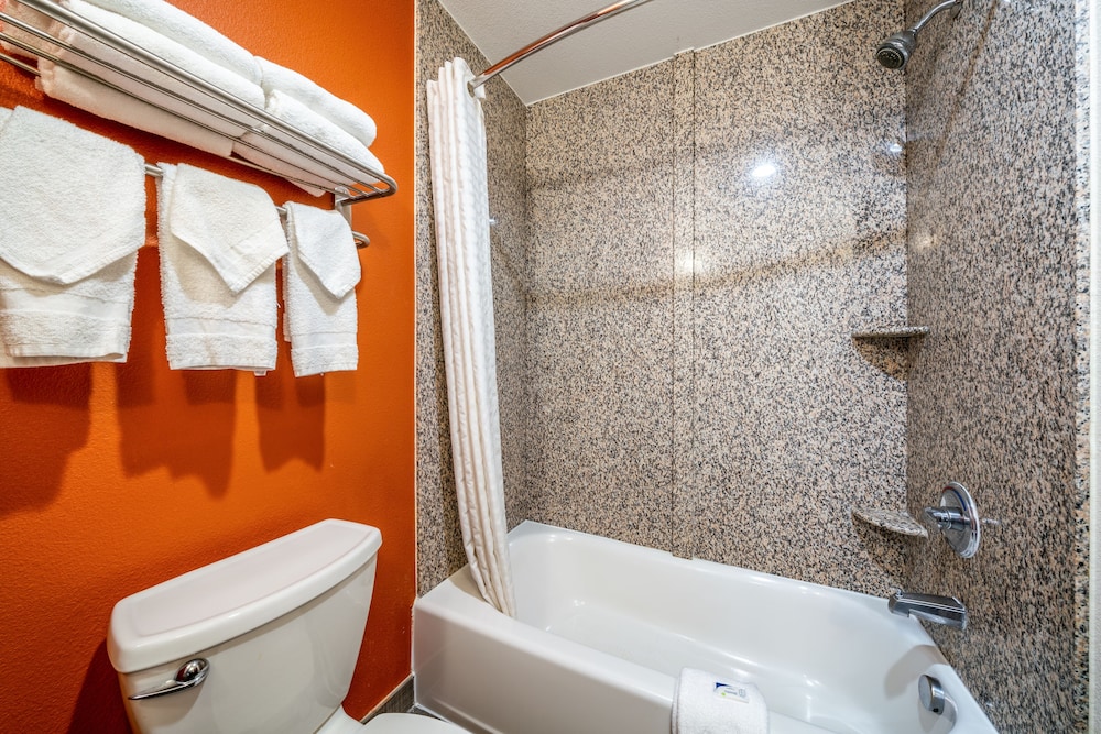 SUITE, KING BED, SOFA