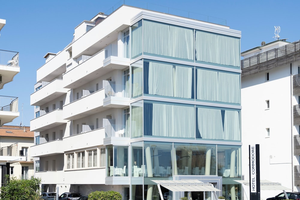 Hotel Commodore 4/69