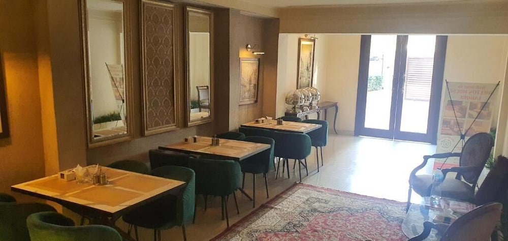 SHELTON HOUSE, LAHORE 21/24