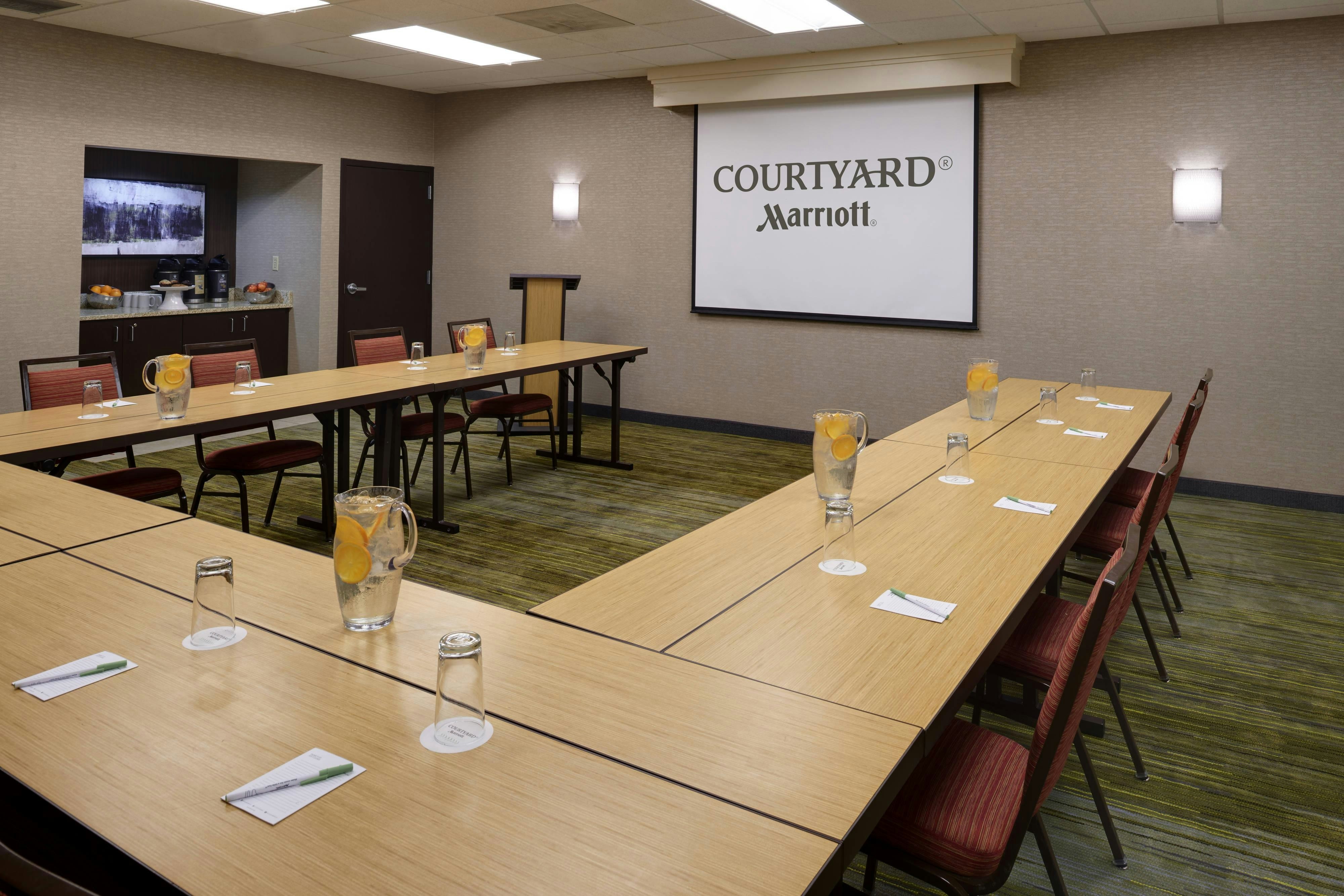 Courtyard Indianapolis Airport 15/16