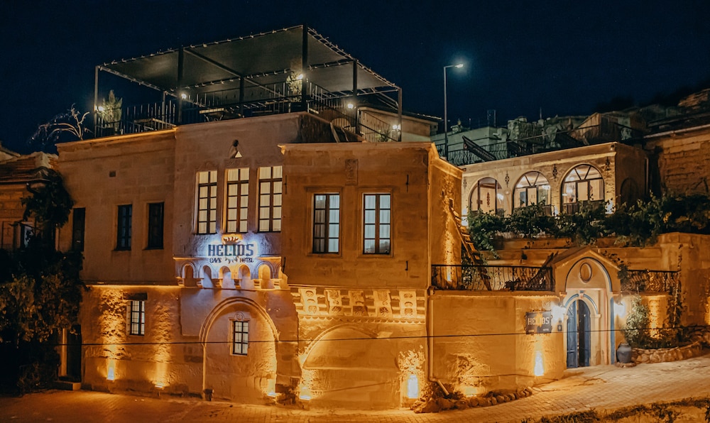 Helios Cave Hotel 3/50