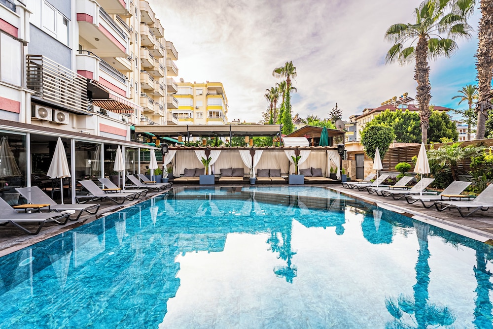 Hma Hotel And Suites 45/50