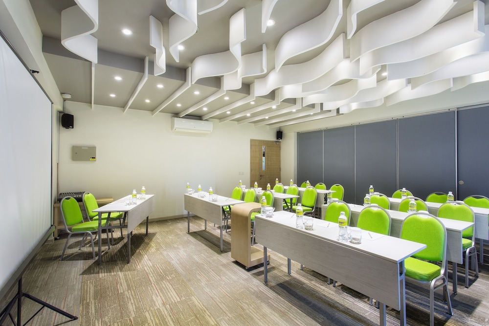 Maxone Hotel Bukit Jimbaran 20/37