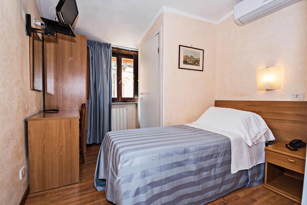Hotel Julia 17/66