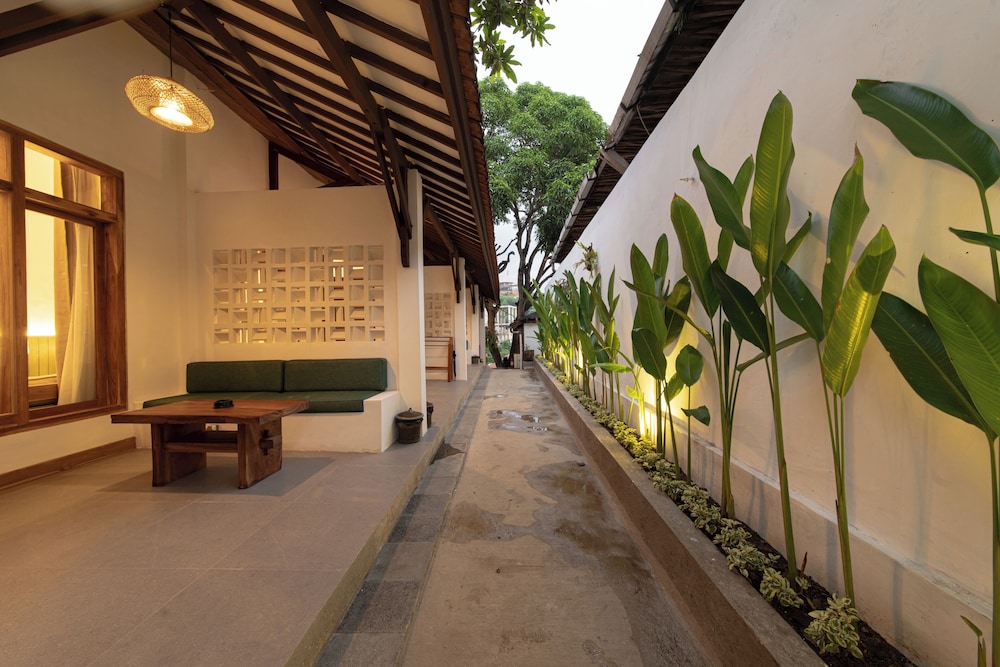 Green Hill Boutique Hotel 42/46