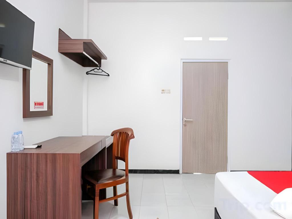 RedDoorz near Moro Mall Purwokerto 8/43