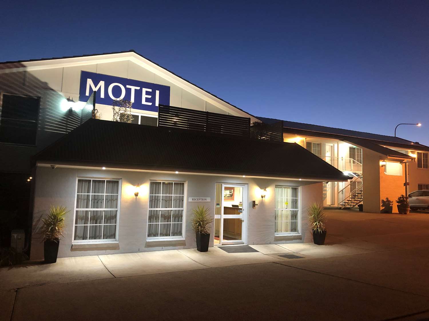 Coachmans Inn Motel 2/34