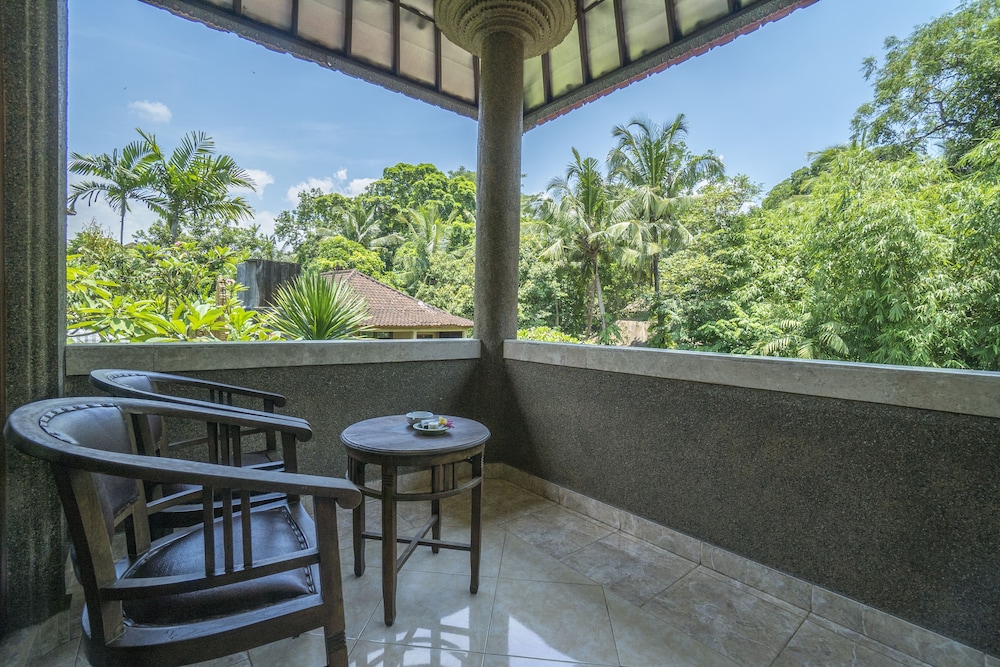 Cendana Resort Spa 11/70