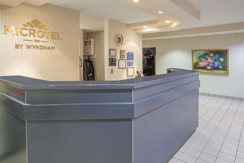 Microtel Inn & Suites by Wyndham Janesville 2/32