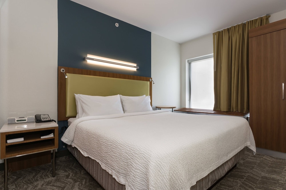 SUITE, KING BED, SOFA