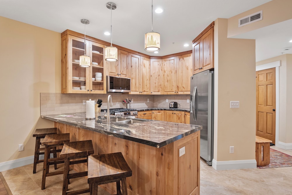 Town Pointe By Lespri Management 10/50