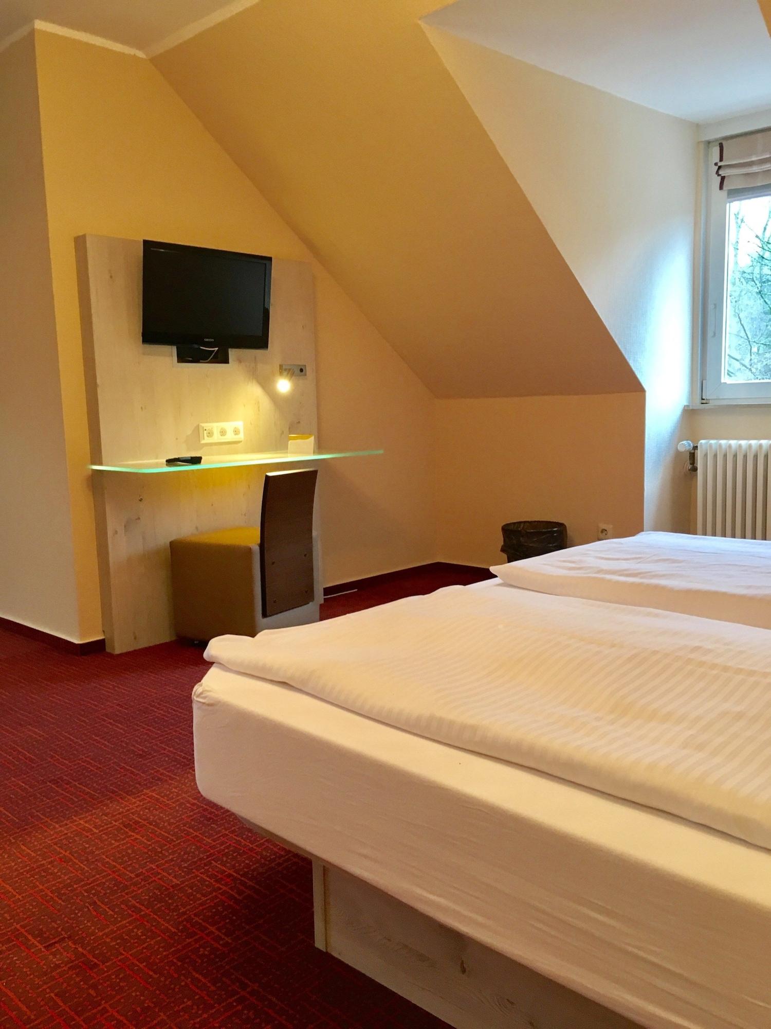 Room, Triple