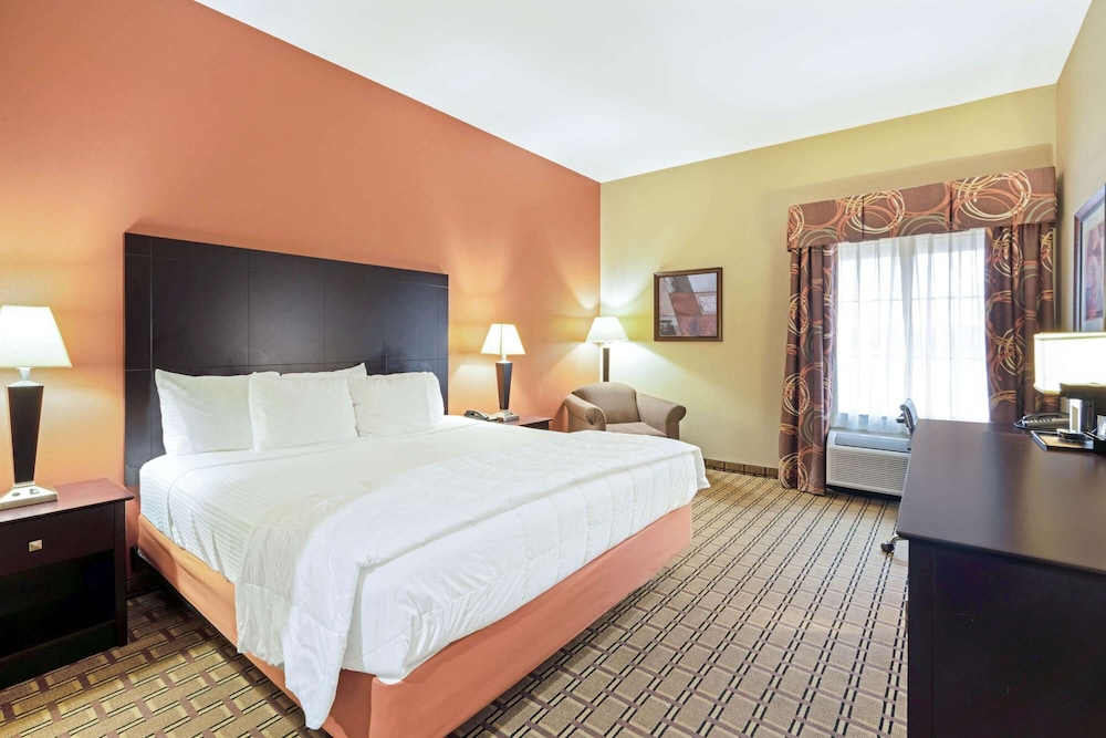 La Quinta Inn & Suites by Wyndham McAlester 11/45