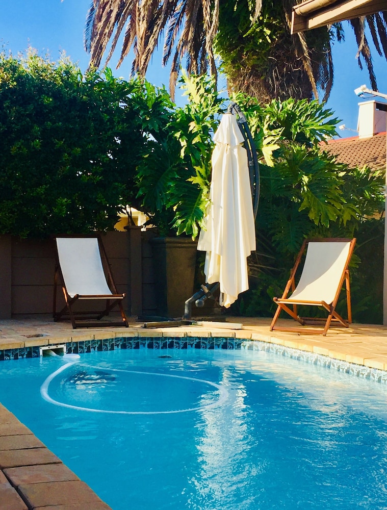 Dolphin Circle Bed and Breakfast 39/50