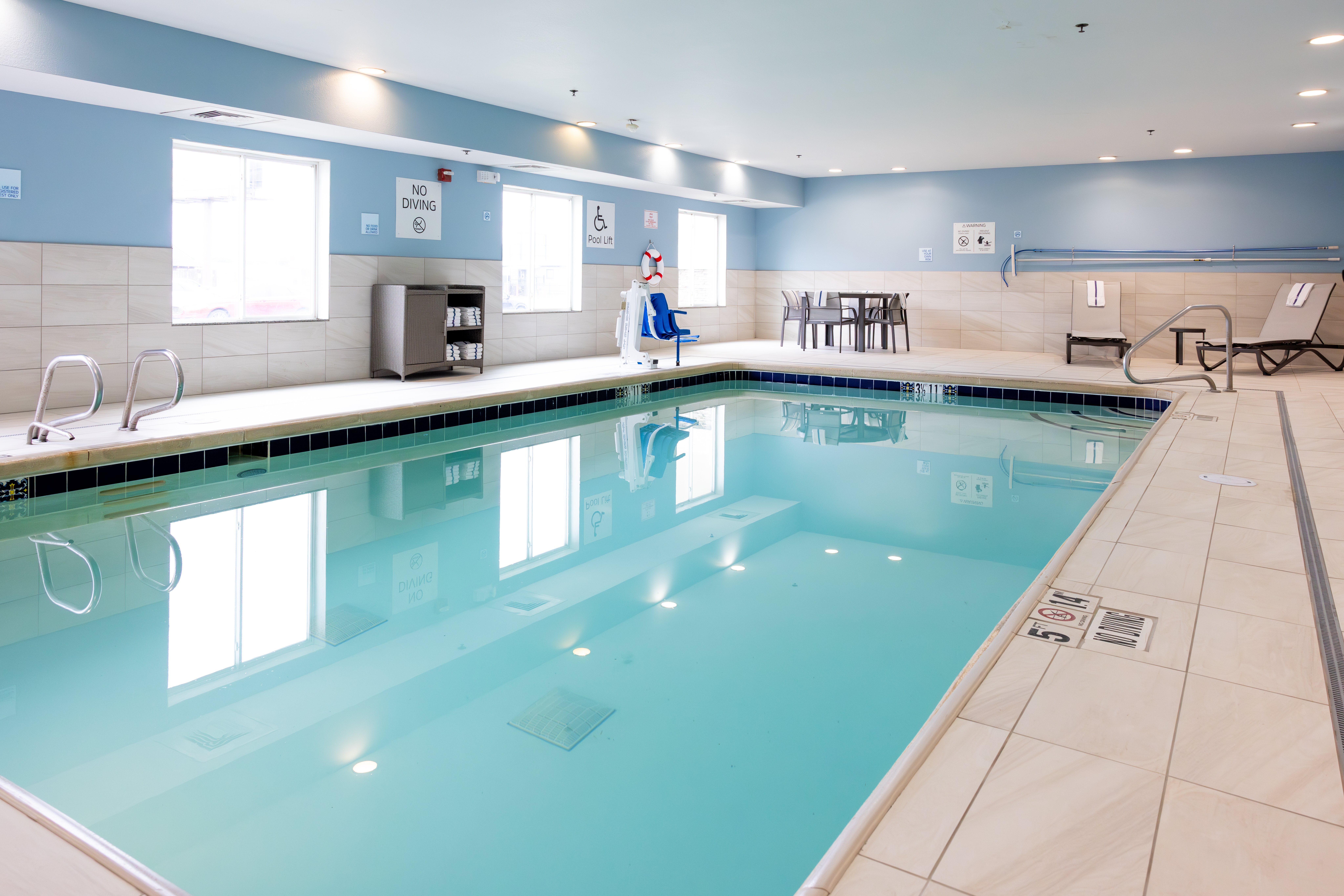Holiday Inn Express Hotel And Suites Wichita Airport 31/58
