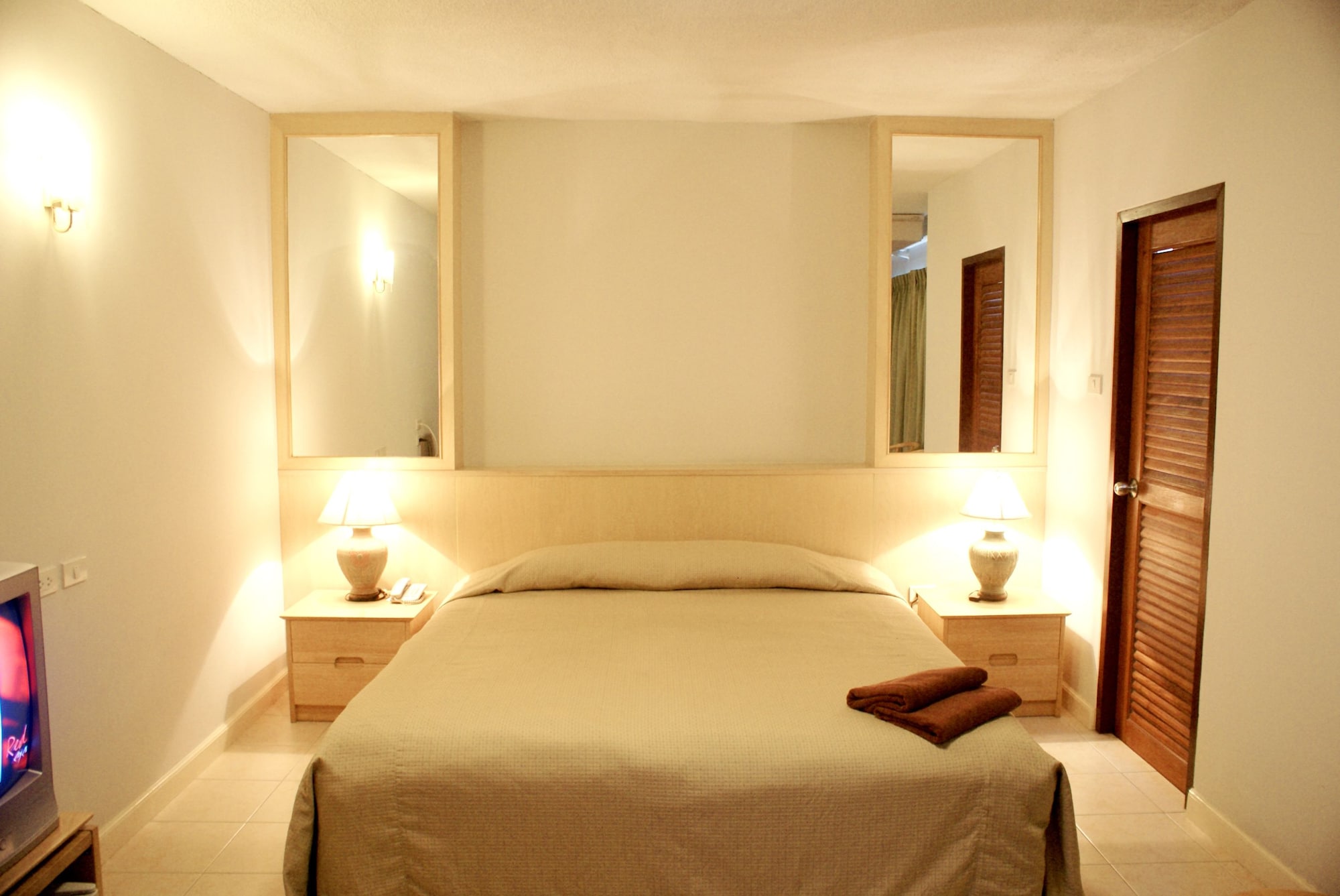 DIAMOND, STANDARD, KING BED