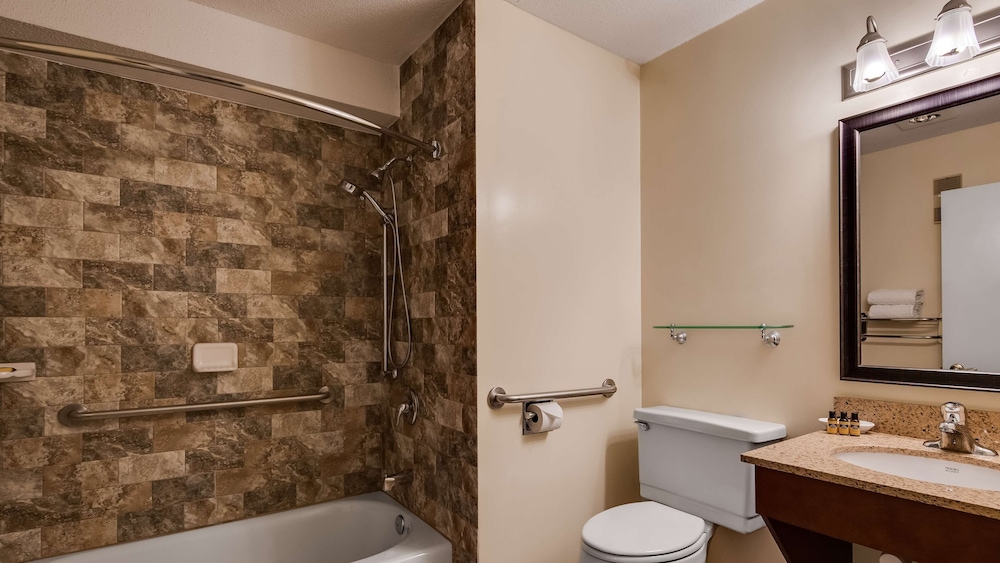 Best Western Plus Windjammer Inn & Conference Center 10/46