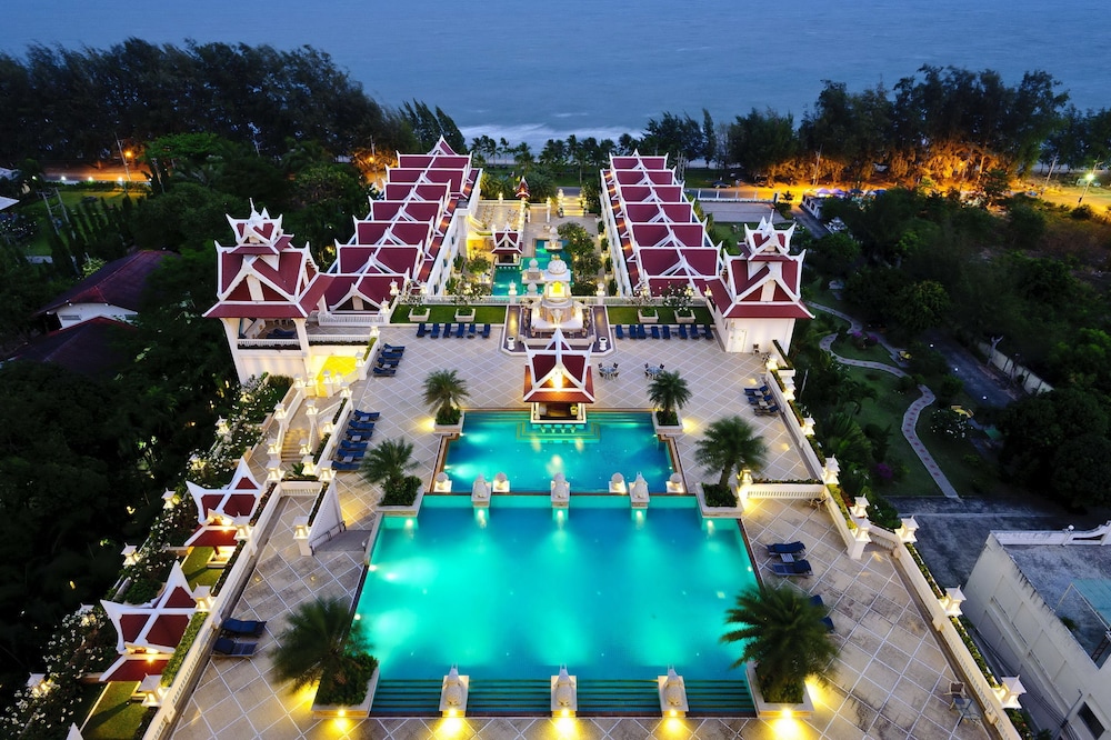 Grand Pacific Sovereign Resort and Spa 8/68