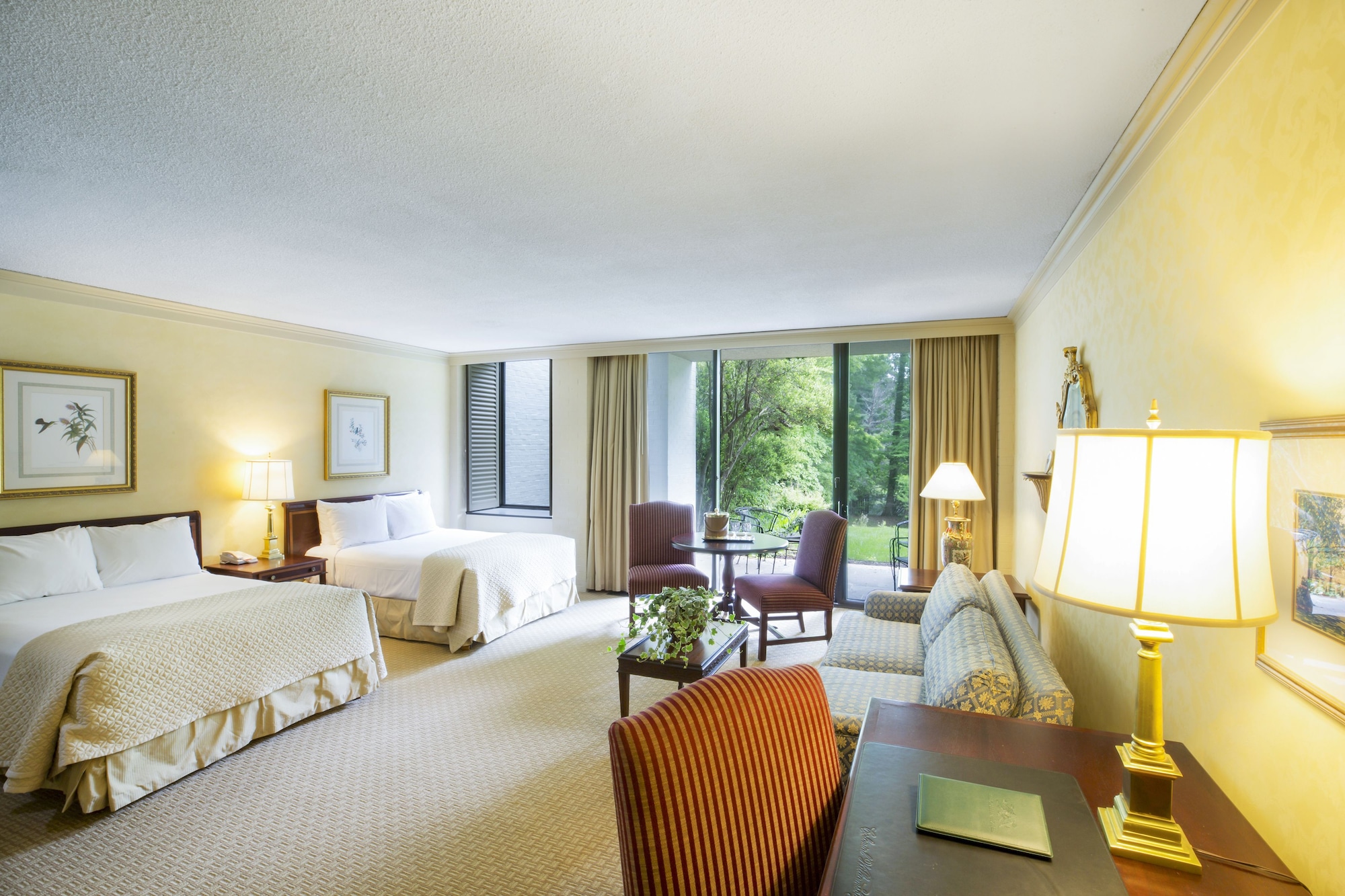 DELUXE, 2 QUEEN BEDS, POND VIEW, SOFA