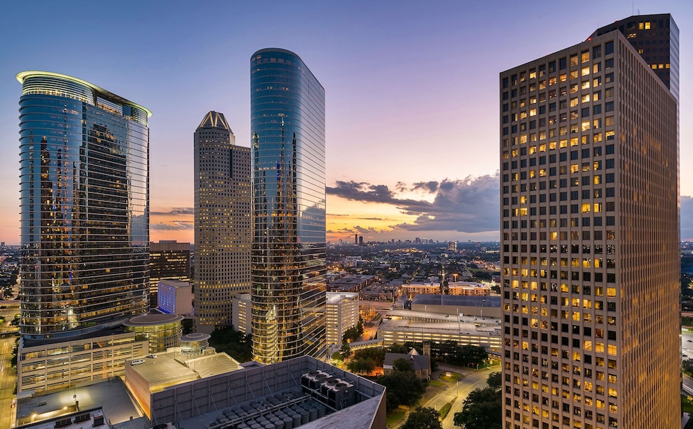 Hyatt Regency Houston 69/71